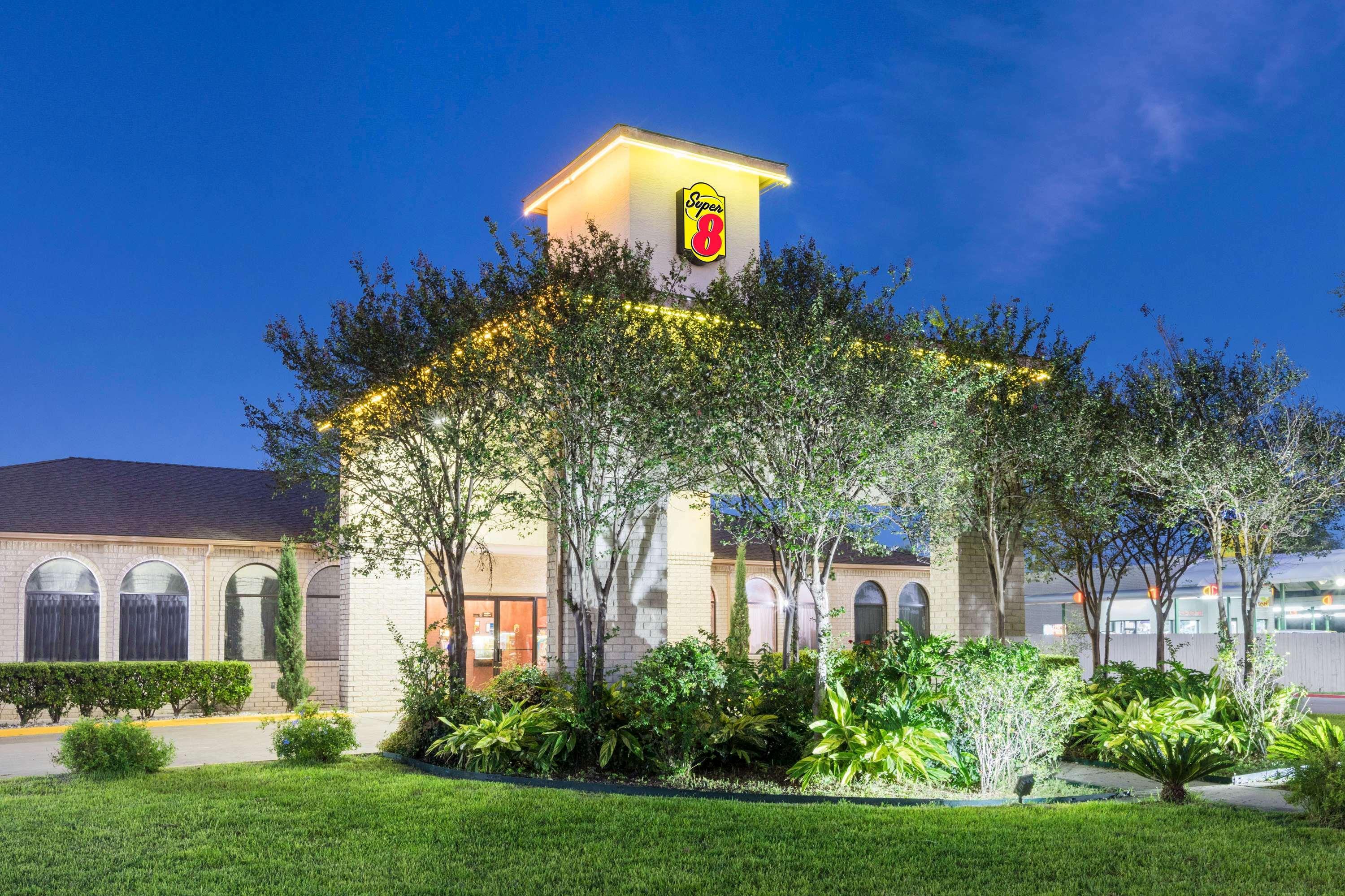 Super 8 By Wyndham San Antonio At I-10 Motel Екстериор снимка