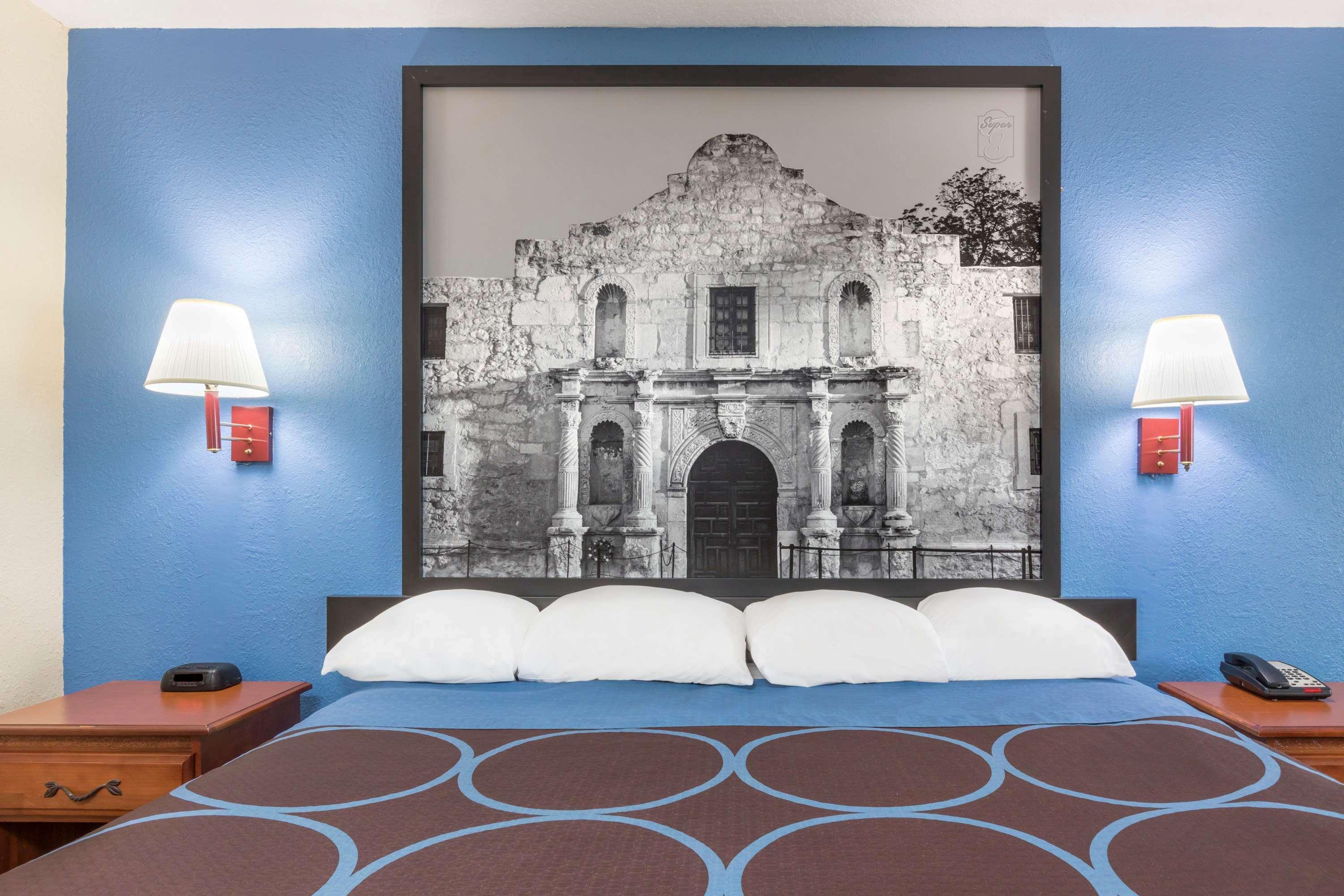 Super 8 By Wyndham San Antonio At I-10 Motel Екстериор снимка