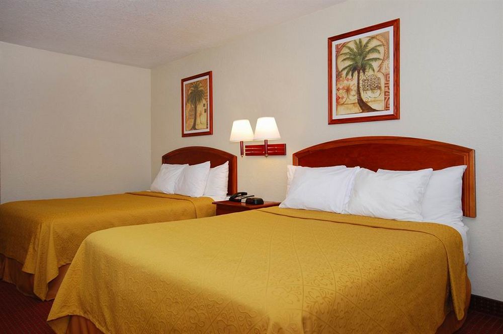 Super 8 By Wyndham San Antonio At I-10 Motel Екстериор снимка
