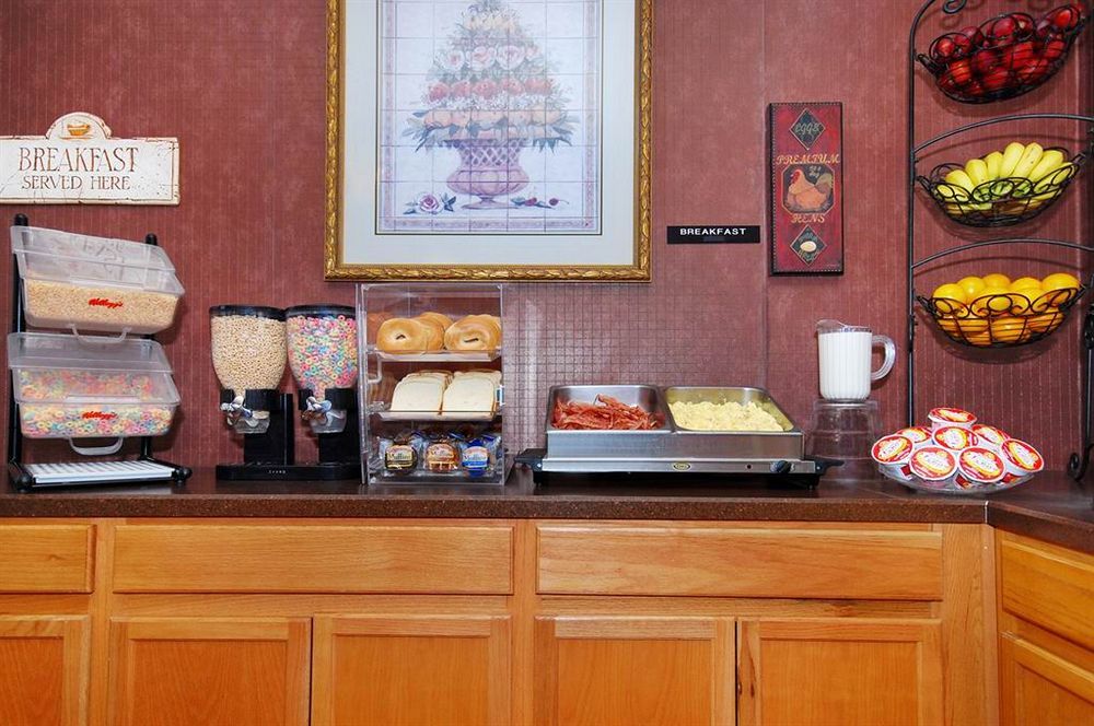Super 8 By Wyndham San Antonio At I-10 Motel Екстериор снимка