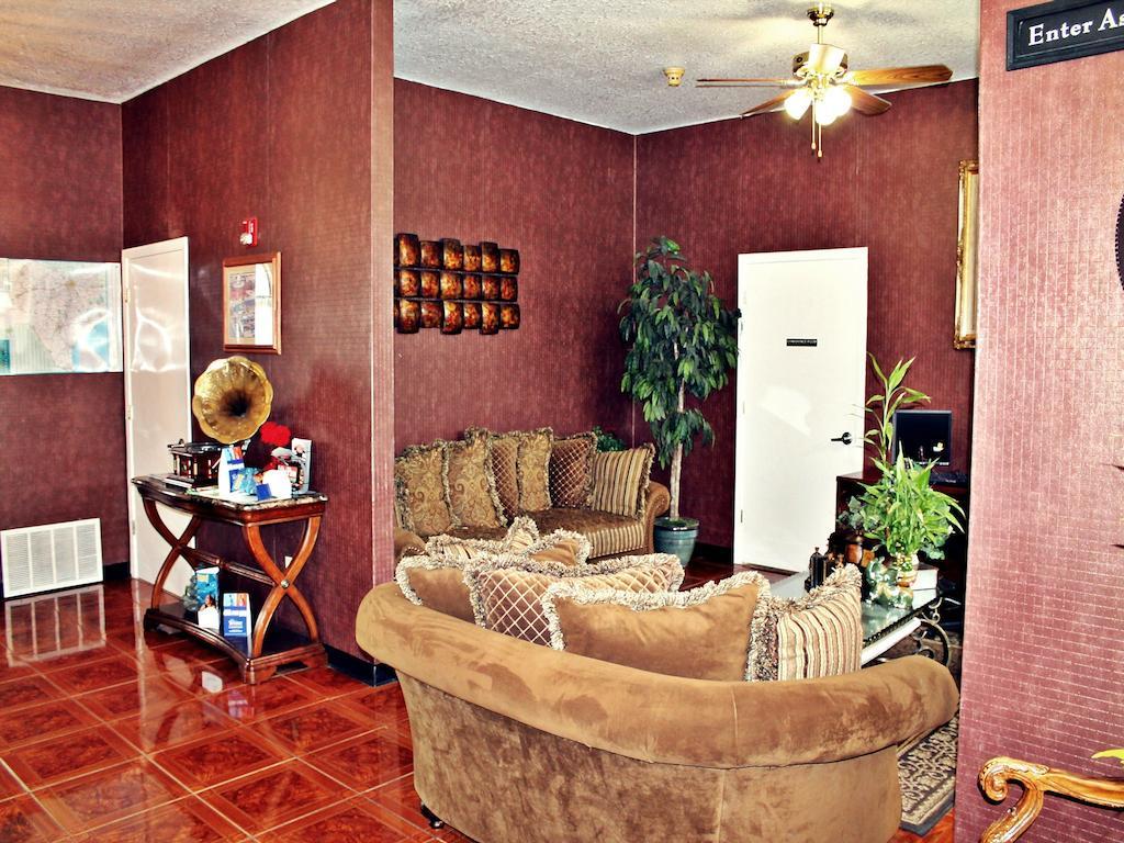 Super 8 By Wyndham San Antonio At I-10 Motel Екстериор снимка