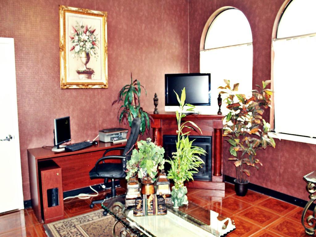 Super 8 By Wyndham San Antonio At I-10 Motel Екстериор снимка